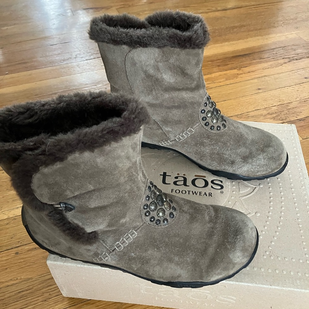 Taos Trinket Charcoal/Brown Ladies Boots Size 7 with original box